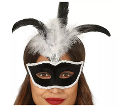 Schwarze Samtmaske mit Federn