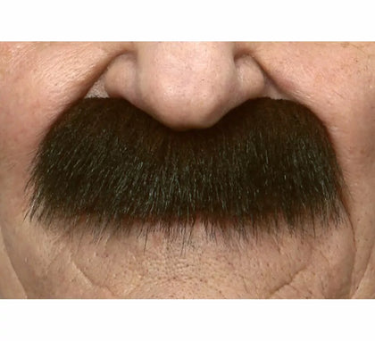 Bigote castaño despuntado de Sargento Militar