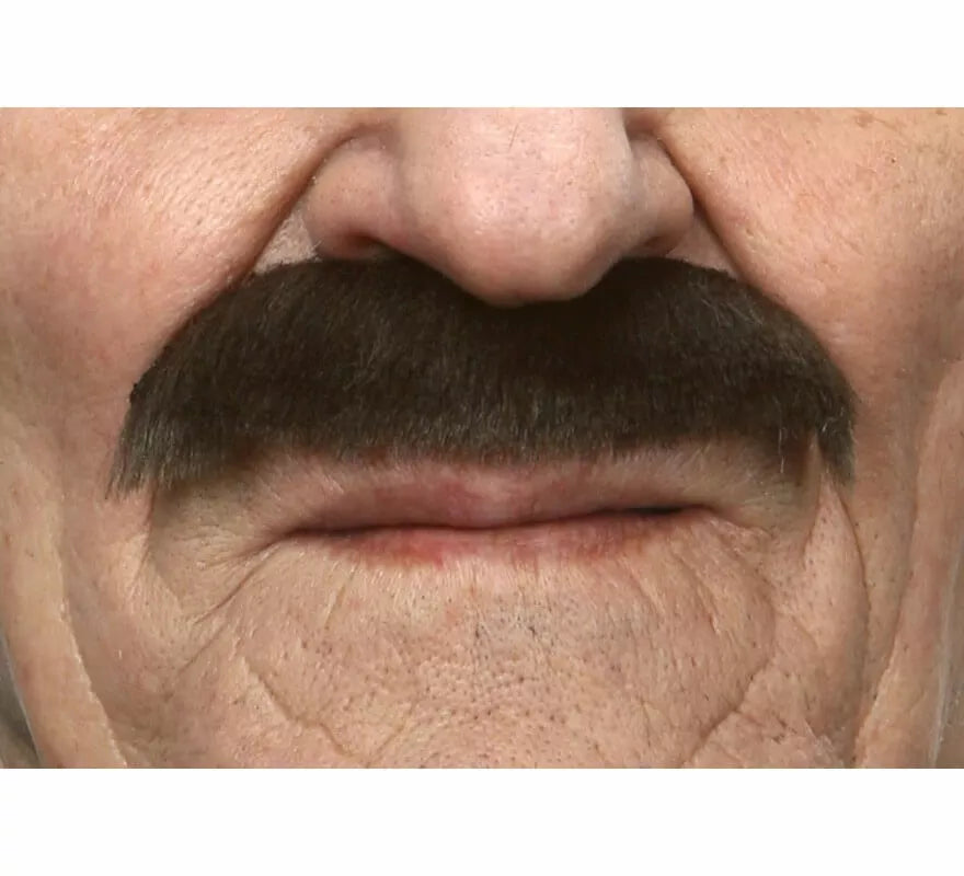 Translation missing: de.Bigote castaño Militar