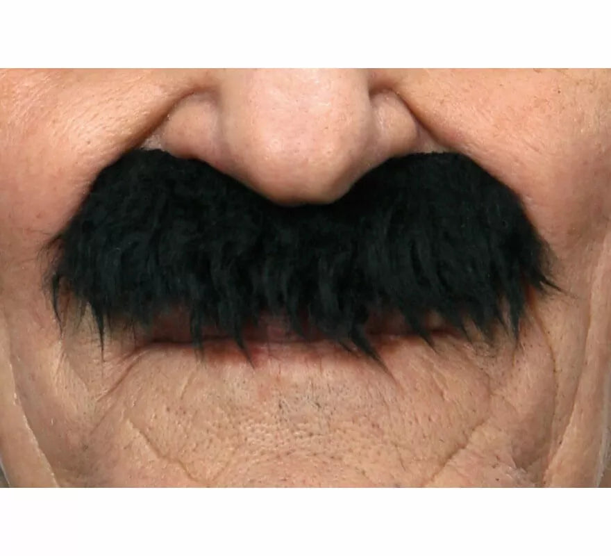 Translation missing: de.Bigote negro de Policía