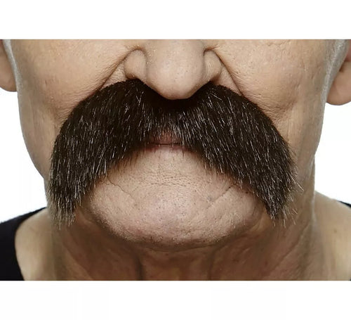 Bigote poblado marrón