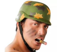 Militärhelm mit Seil