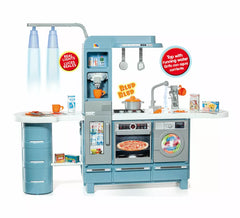 Blaue Küche mit Lichtern, Geräuschen und Wasserhahn