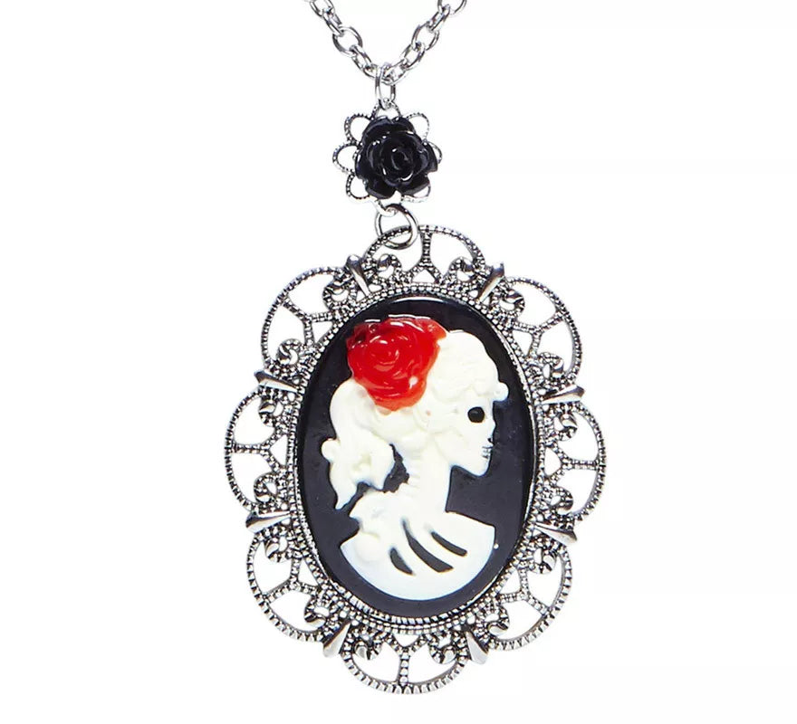 Translation missing: de.Collar con Medallón de Calavera y Rosa Negra