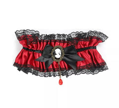Rote Gothic-Halskette mit schwarzer Schleife