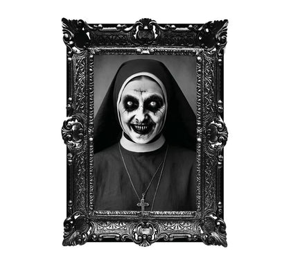 Cuadro Adhesivo de Terror Monja Asesina de 58x45 cm