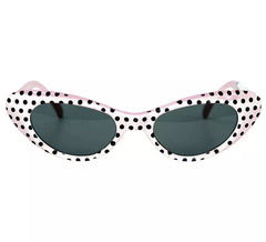 Brille Mädchen der 40er oder 50er Jahre mit weißen Tupfen