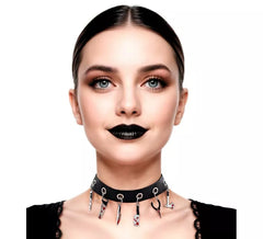 Halsband mit Waffen