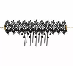 Choker mit schwarzen Perlen und Ketten
