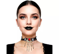 Skeletthand-Halsband