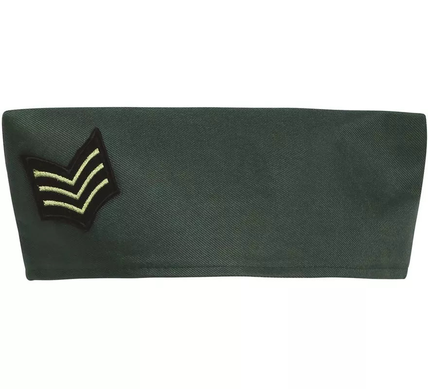 Gorro Militar de color verde con insignia