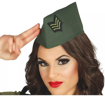 Gorro Militar de color verde con insignia