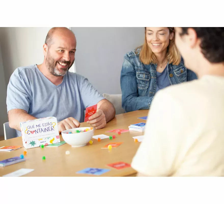 Juego de Mesa ¿Qué Me Estás Container?