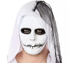 Geistermaske mit angenähtem Mund