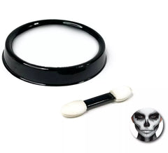 Weiße Make-up-Packung auf Wasserbasis mit Pinsel