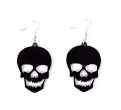 Lächelnde schwarze Totenkopfohrringe
