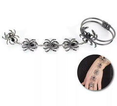 Spinnenarmband im Harness-Stil