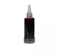 100 ml dunkel gefärbtes flüssiges Blut.