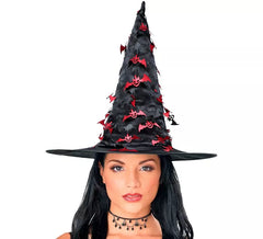 Hexenhut mit hängender Fledermaus