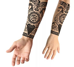 Wikinger-Tattoo mit Symbolen