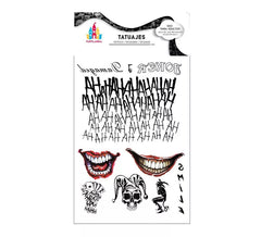 Widersprüchliche Harlekin-Lächeln und schwarze Text-Tattoos