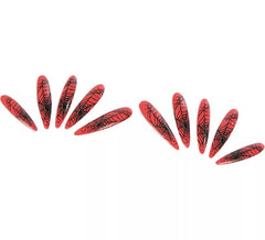 Rote Hexennägel mit Spinnweben